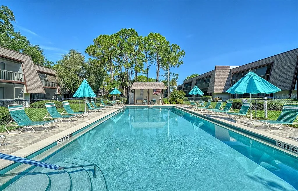 2 bed, 2.0 bath, 967 sqft, $4,500 — Photo 1