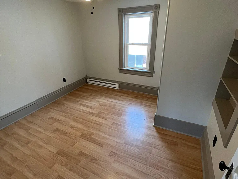 1117 W 2nd St #2 — Photo 9