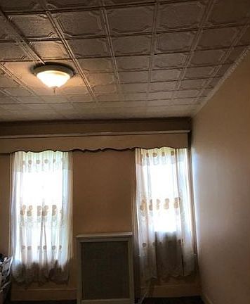 4th image of 460 E New York Ave