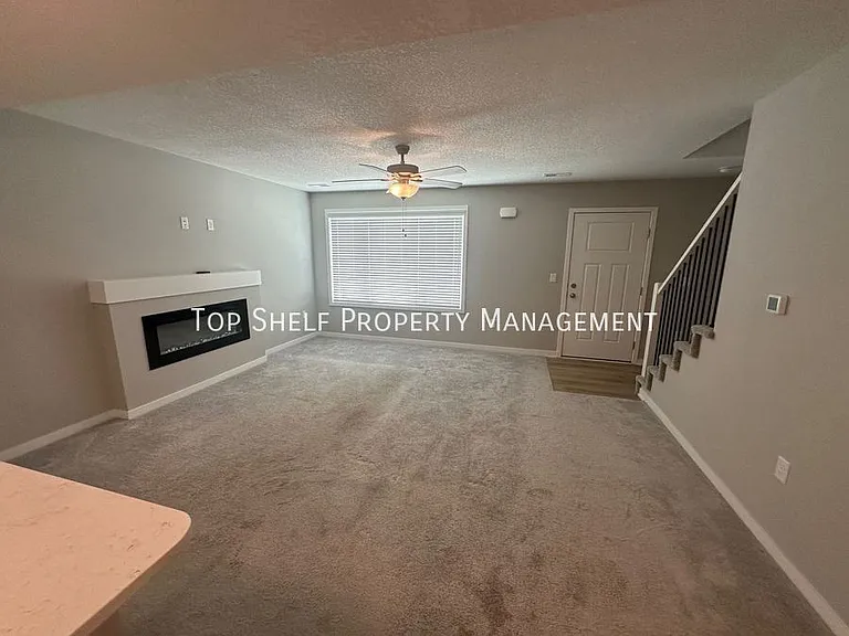 5711 NE Lowell Ln — Photo 2