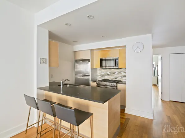 350 West 42nd Street image 2 of 9