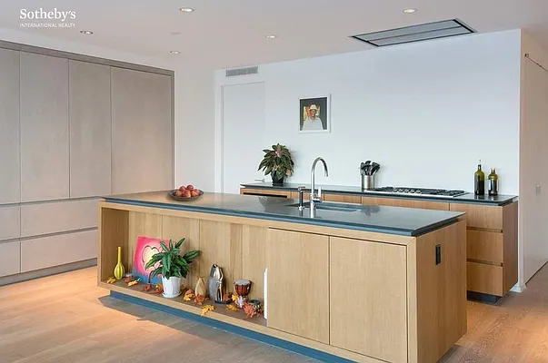 Rented by Sotheby's International Realty | media 32