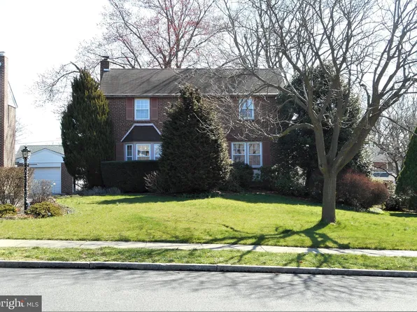 57 Colonial Park Dr, Springfield, PA 19064