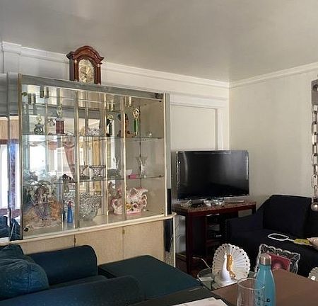 4th image of 62 Wilson Pl