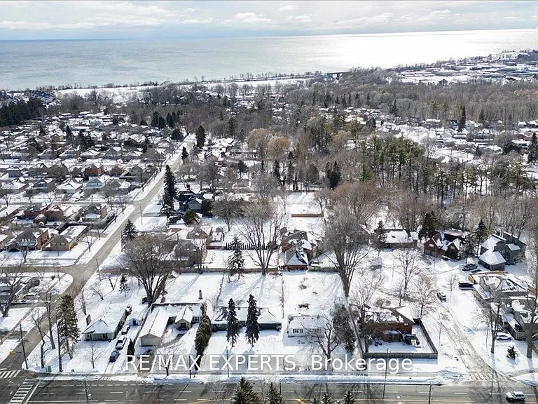 5323 Lawrence Ave E — Photo 12
