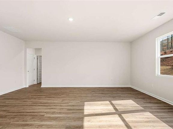 2nd image of 2272 Edgecombe