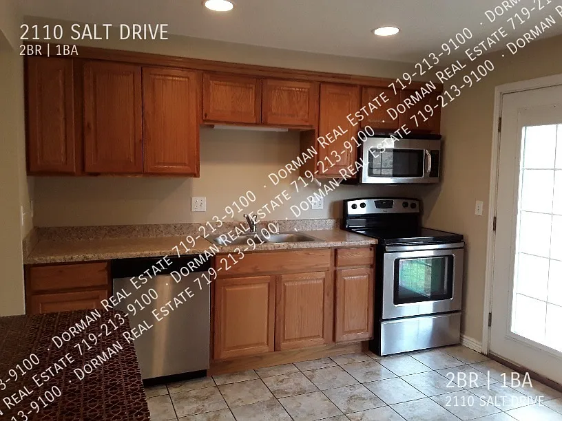 Adorable 2 Bedroom Cottage! — Photo 2