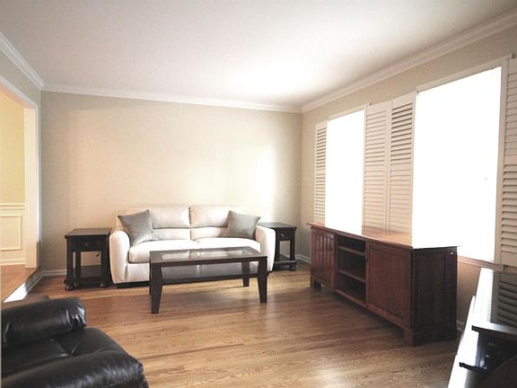 2nd image of 319 Chippendale Cir