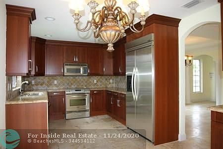 2nd image of 1505 SE 2nd St #1505