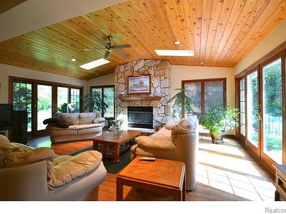 4th image of 4369 Barchester Dr