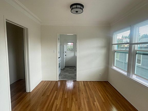 5th image of 2434 N Beachwood Dr #2440