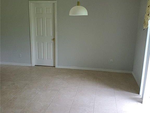 5th image of 218 Jefferson Dr