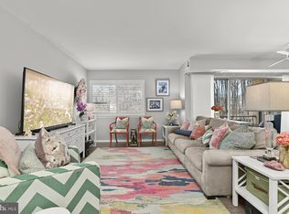 5111 Crossfield Ct APT 16, North Bethesda, MD 20852