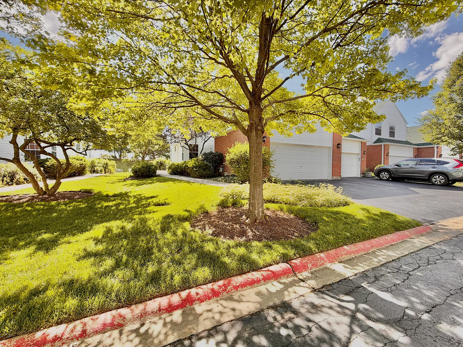 3 bed, 2500 sqft, $3,195 — Photo 2