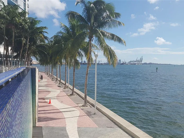 335 Biscayne Blvd #2106 — Photo 33