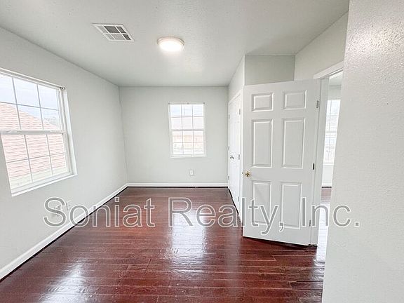 4th image of 3433 La Salle St