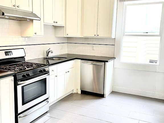 5th image of 2240 Bryant St APT 31