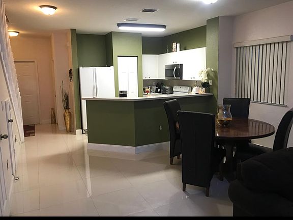 3rd image of 470 Saint Tropez Ln