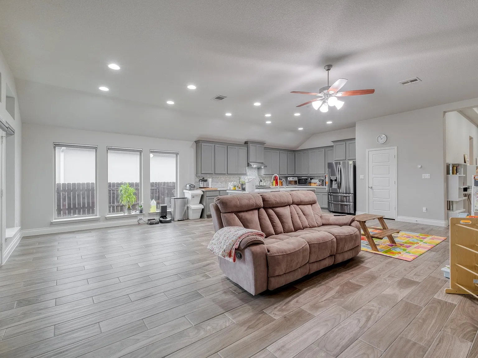 4 bed, 2489 sqft, $2,795 — Photo 4
