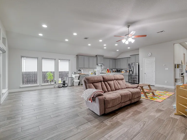2424 Orchard Way — Photo 4