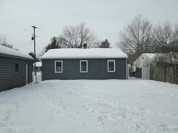 4th image of 1326 Henson Ave