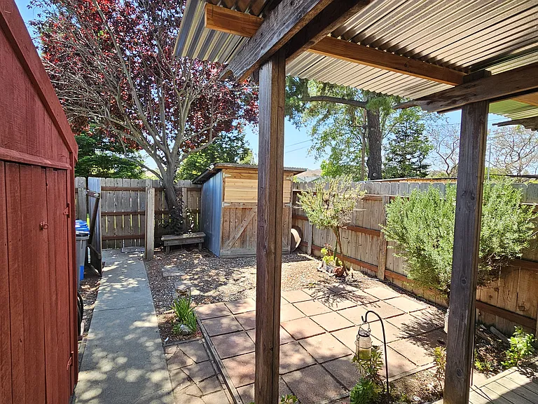 1239 Southwood Dr — Photo 17
