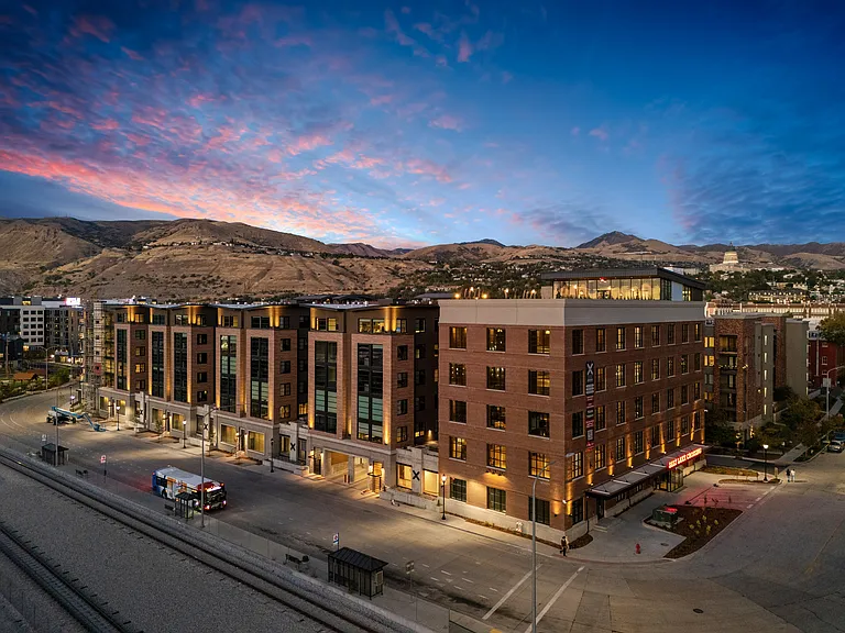 Salt Lake Crossing — Photo 12