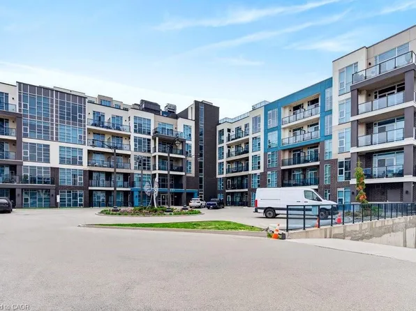 10 Concord Pl #314, Grimsby, ON L3M 0G7
