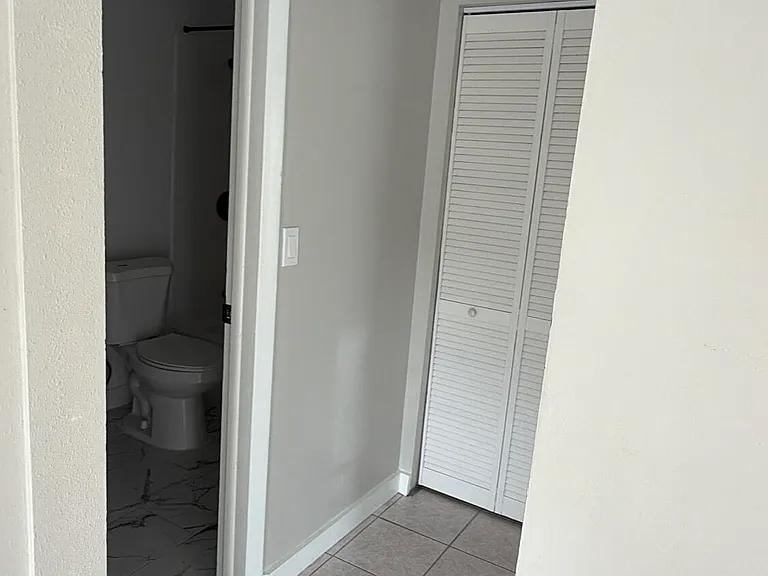 47 SE 13th St #2 — Photo 14