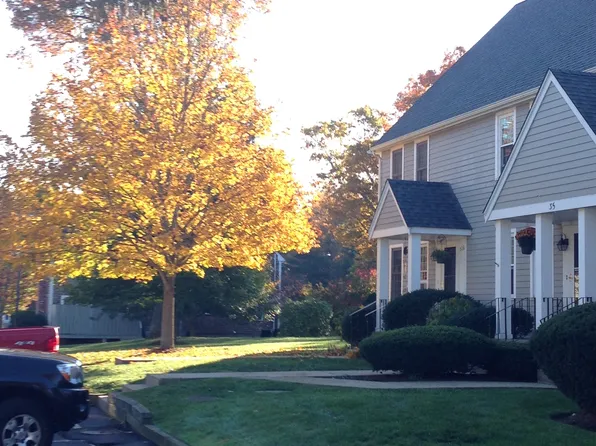 522 Twin Lakes Dr, Halifax, MA 02338