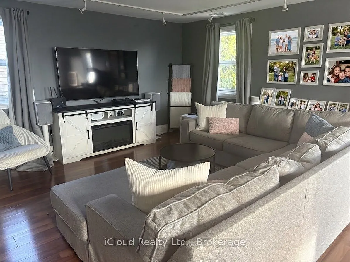 2 bed, $2,300 — Photo 1