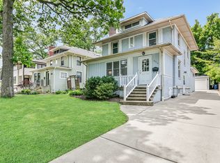 4904 Middaugh Ave, Downers Grove, IL 60515