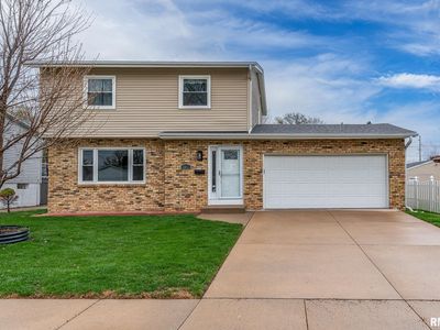 3841 Greenbrier Dr, Bettendorf, IA, 52722