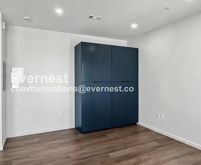 500 Merritt Ave #213 — Photo 9