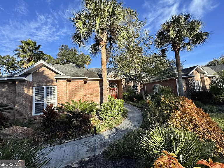 535 Cardinal Cir E — Photo 2