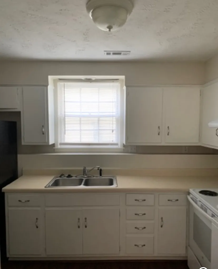 2 bed, 800 sqft, $1,000 — Photo 3