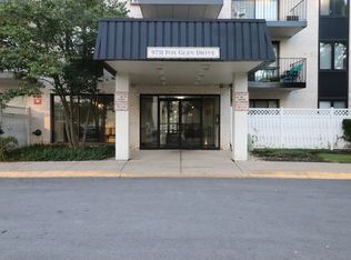 9731 Fox Glen Dr #2E, Niles, IL 60714