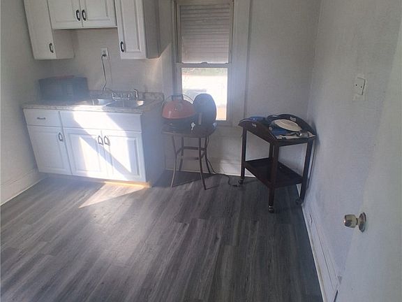 2nd image of 3306 W 52nd St