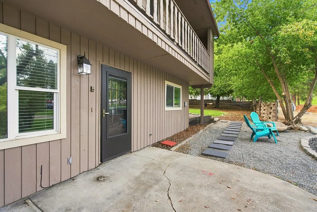 2377 W Fairway Dr — Photo 2