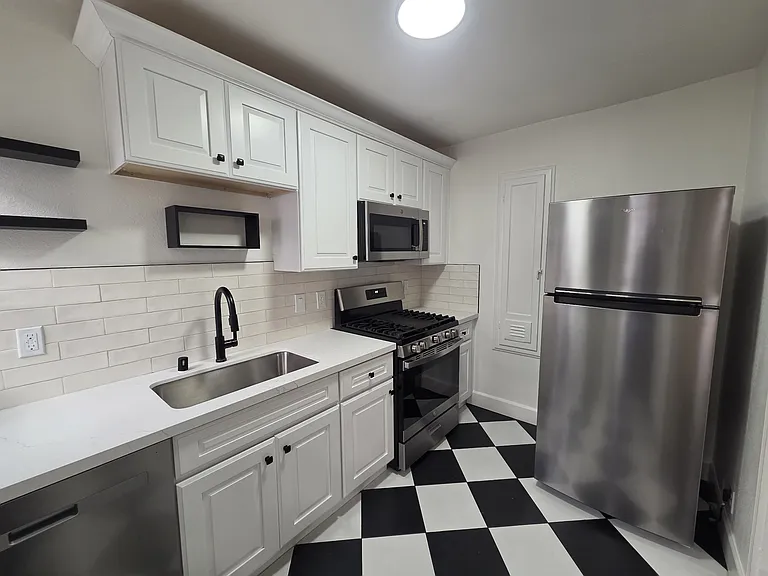 107 N Sweetzer Ave #107 — Photo 9