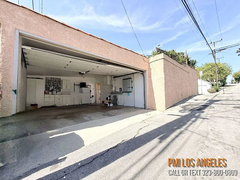 3 bed, 3.0 bath, 2899 sqft, $5,995 — Photo 3