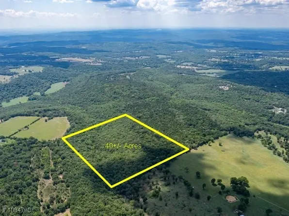 Village Dr, Van Buren, AR 72956