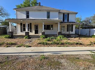 225 W Warren St, Warrensburg, IL 62573
