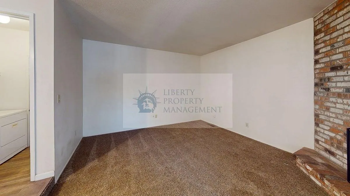 3 bed, 1409 sqft, $2,295 — Photo 3