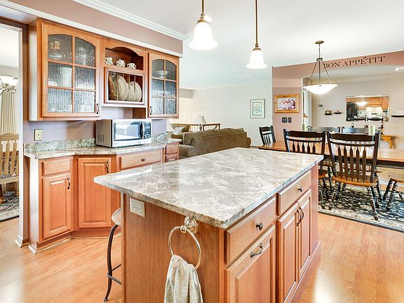 3rd image of 112 Knoll Cir E