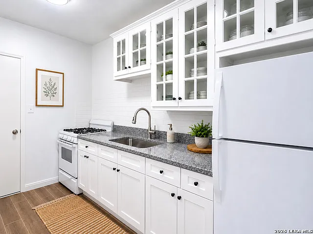 1950 W Huisache Ave #4 — Photo 5