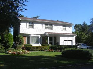 249 George St, West Islip, NY 11795