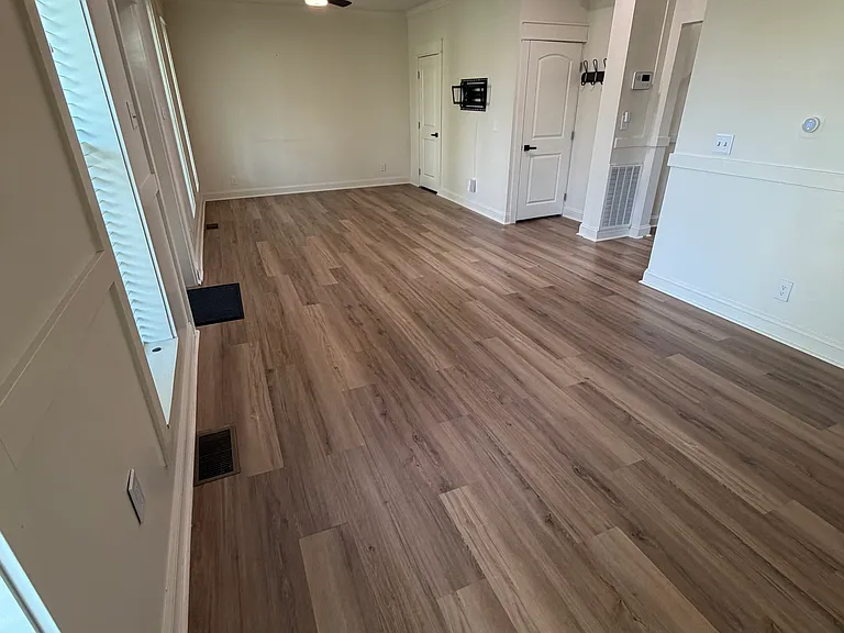 1262 Indianola Ave — Photo 4