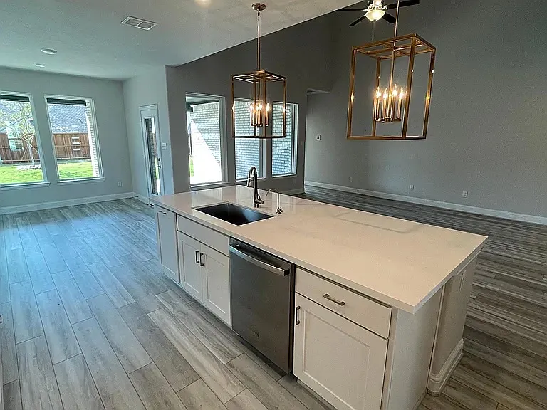 136 Glenwood Dr — Photo 9