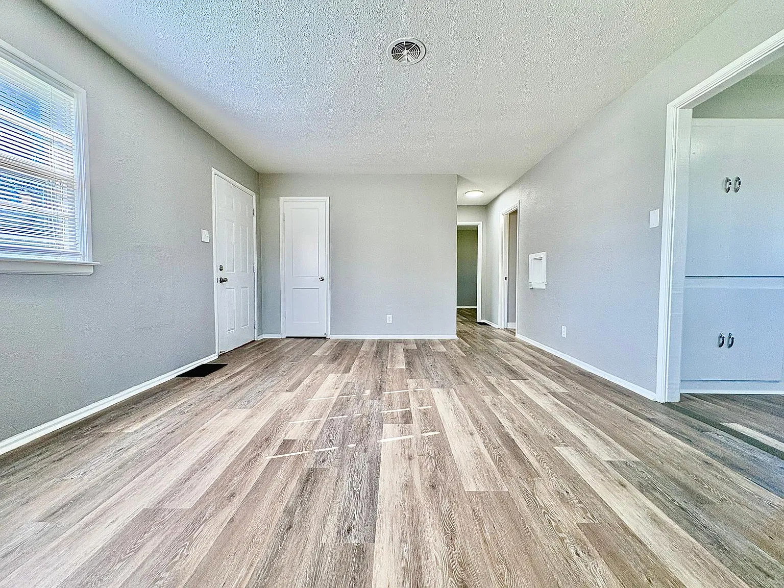 2 bed, 800 sqft, $1,050 — Photo 4